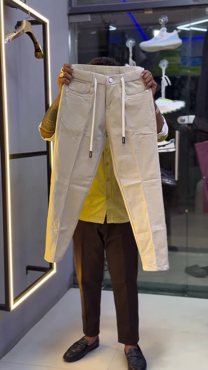 Modern Comfort: Slim-Fit Drawstring Trousers with Clean Street Appeal