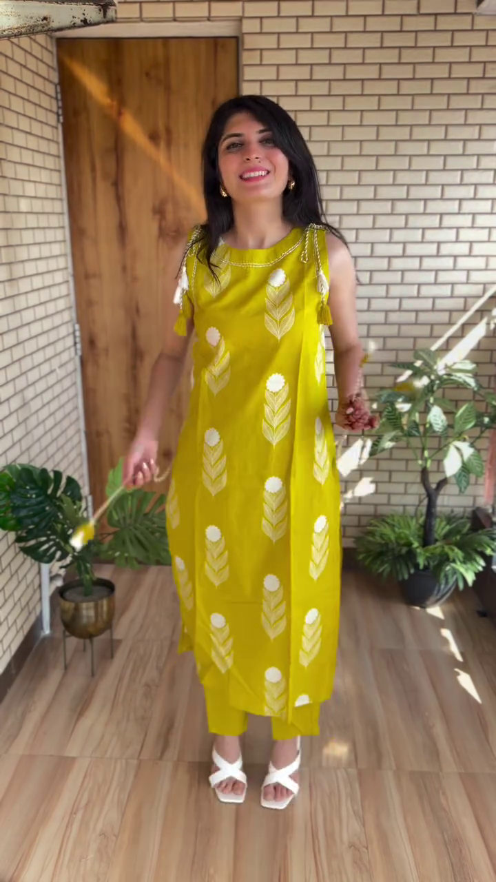 Radiate Everyday Elegance with Our Printed Sleeveless Maxi Dress Collection