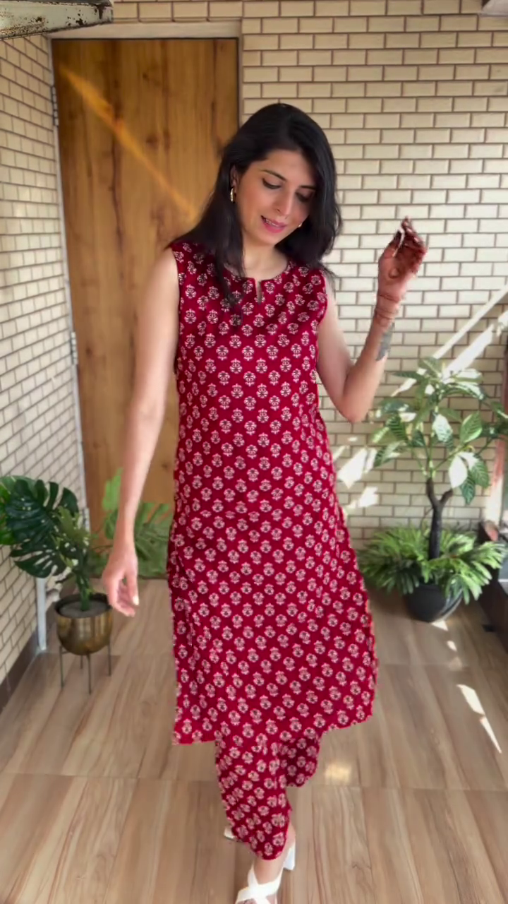 Radiate Everyday Elegance with Our Printed Sleeveless Maxi Dress Collection