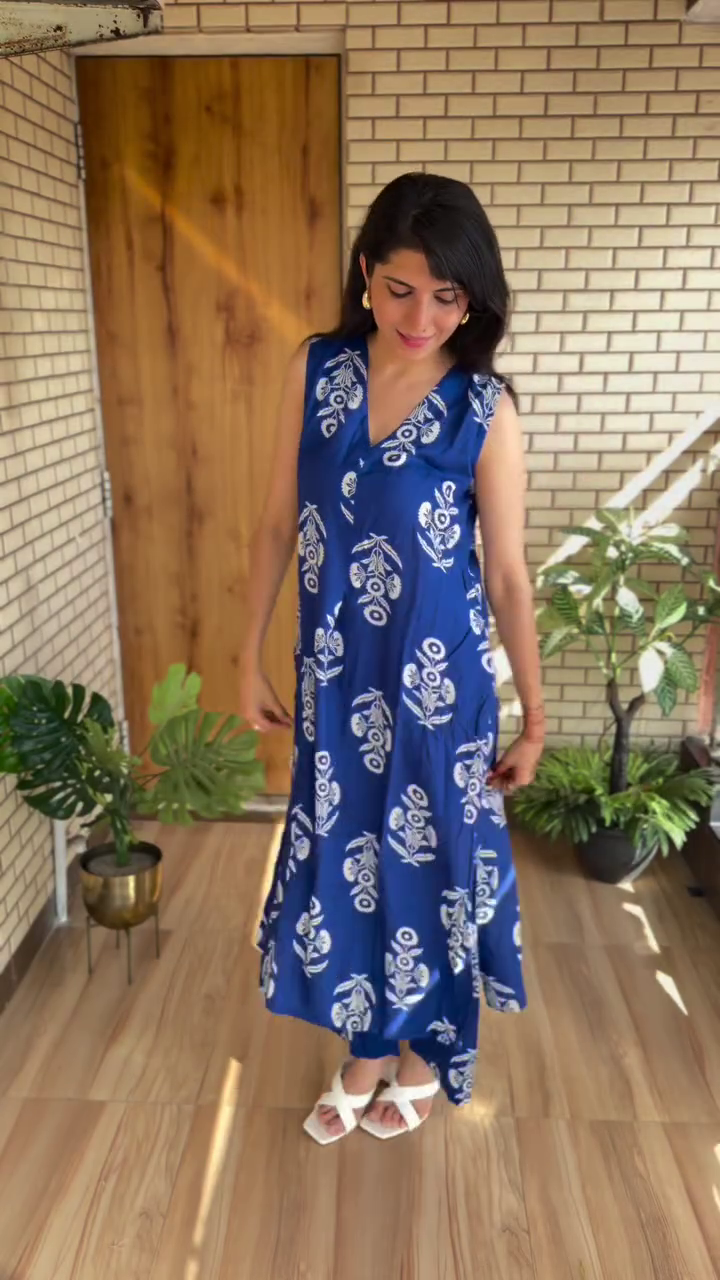 Radiate Everyday Elegance with Our Printed Sleeveless Maxi Dress Collection