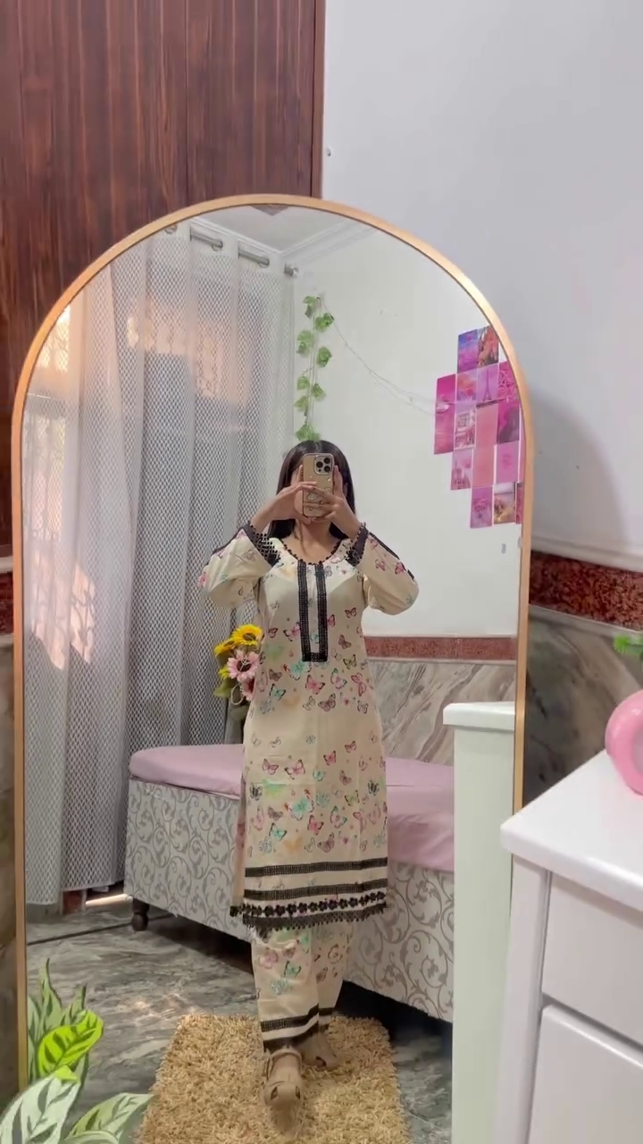 Elegant  Embroidered Kurta Set – Sophisticated Ethnic Wear for Women