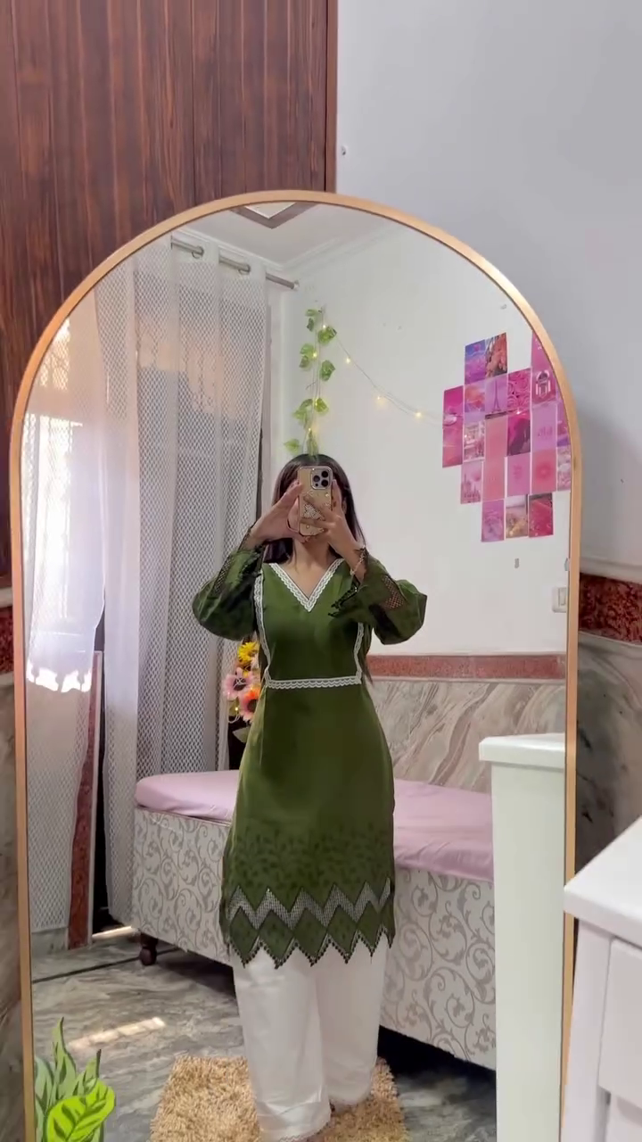Elegant  Embroidered Kurta Set – Sophisticated Ethnic Wear for Women
