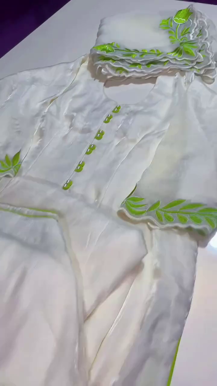 Elegant White Embroidered Kurta Set with Dupatta – Graceful Ethnic Wear Collection