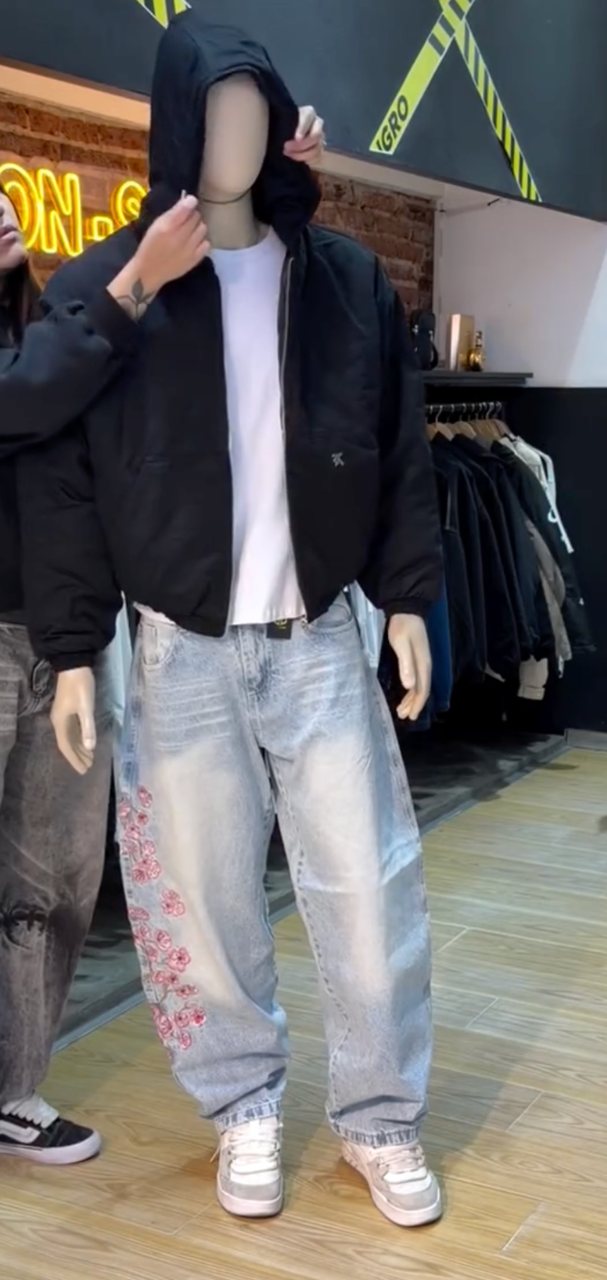 Modern Streetwear Essentials for Effortless Everyday Style with Oversized Fits and Layered Details