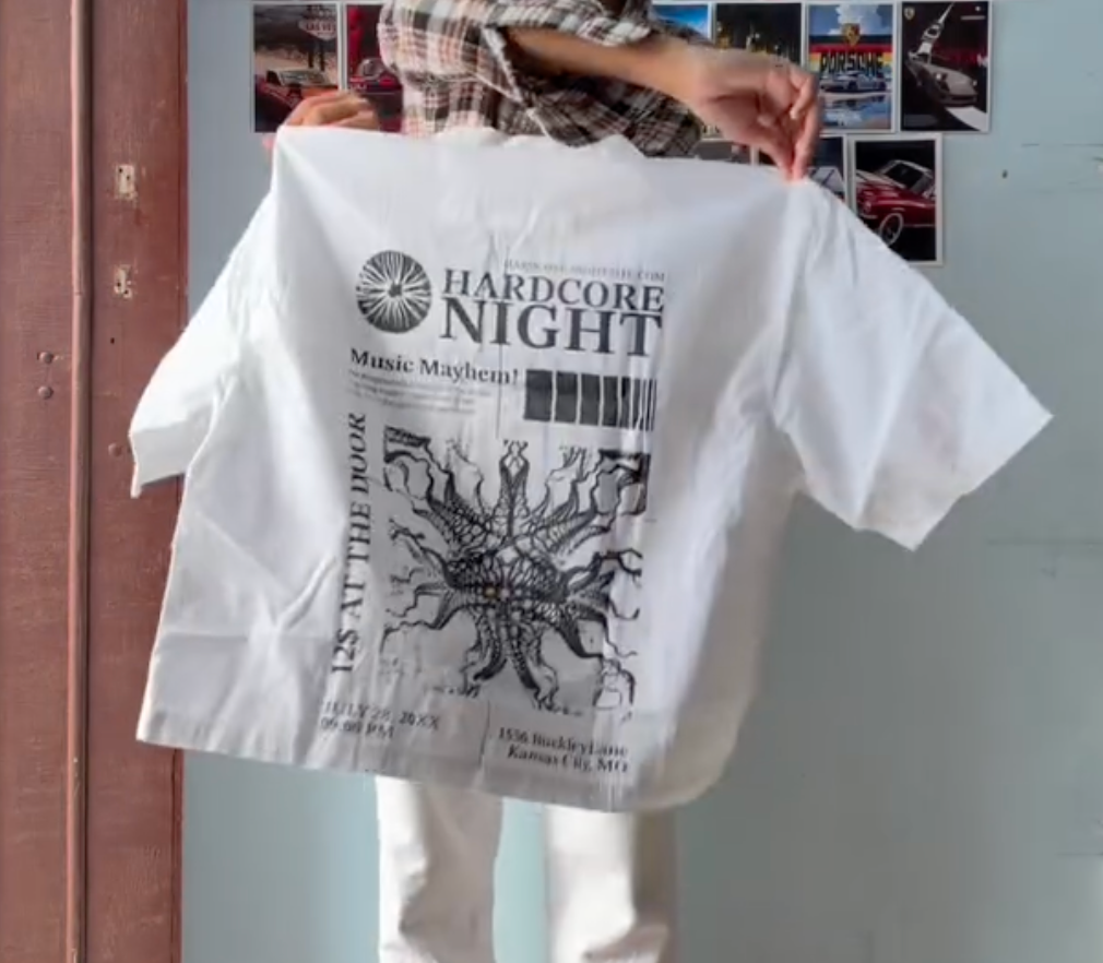Oversized White Short-Sleeve Shirt with Wide-Leg Black Jeans – Modern Streetwear Look
