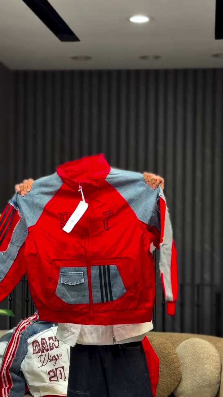 Graphic Windbreaker Jacket – Bold Streetwear Style with Sporty Details