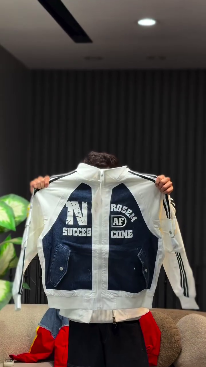 Graphic Windbreaker Jacket – Bold Streetwear Style with Sporty Details