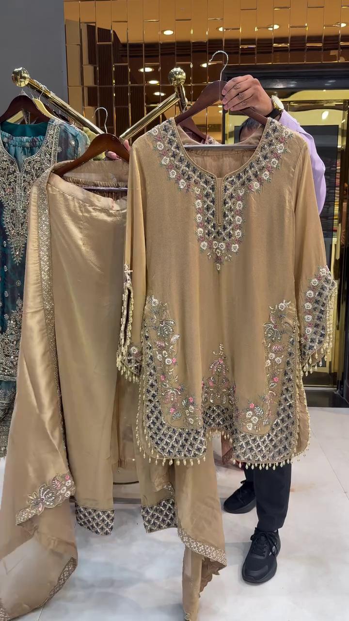 Elegant  Embroidered Kurta Set with Intricate Floral Detailing for Festive Celebrations and Special Occasions