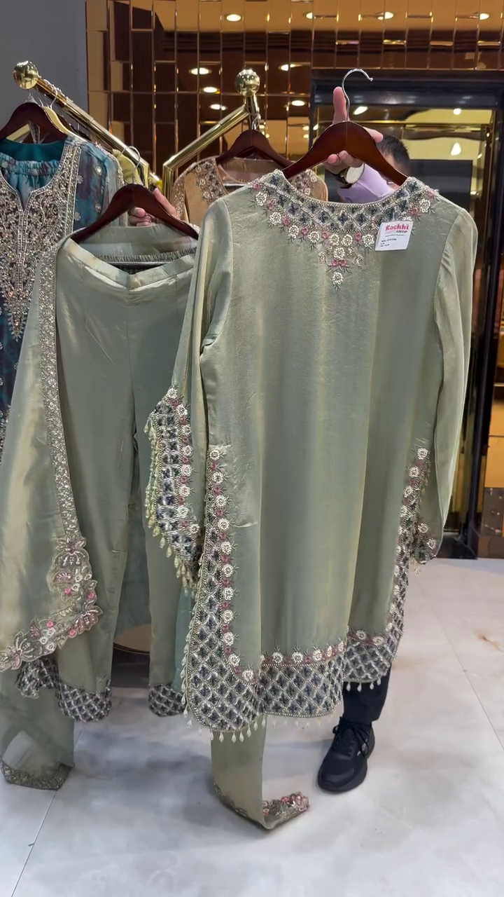 Elegant  Embroidered Kurta Set with Intricate Floral Detailing for Festive Celebrations and Special Occasions