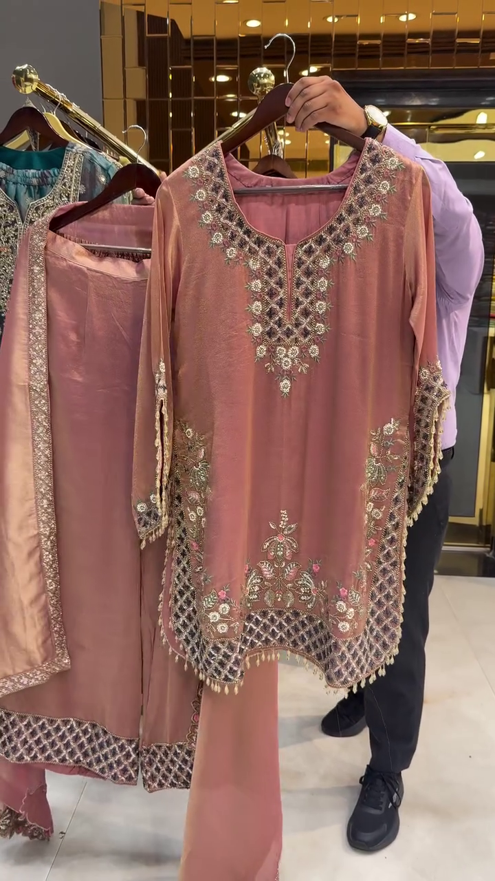 Elegant  Embroidered Kurta Set with Intricate Floral Detailing for Festive Celebrations and Special Occasions