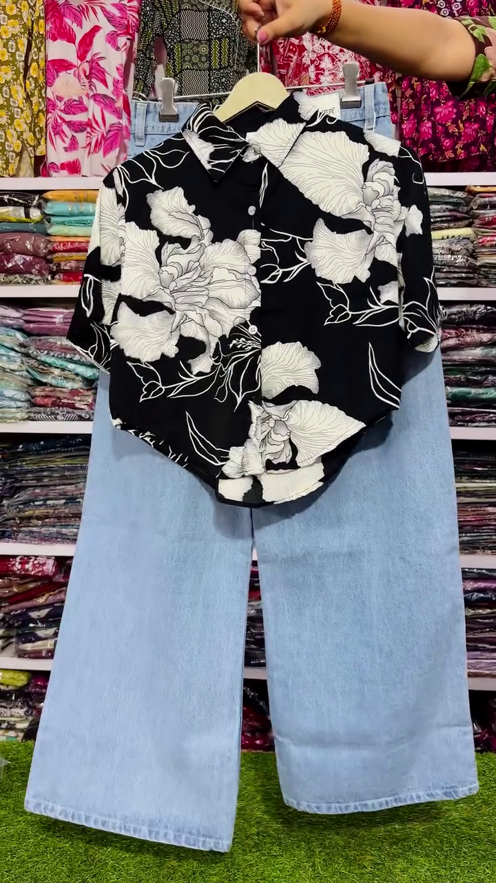 Stylish  Floral Print Shirt with Light Blue Wide-Leg Jeans for a Chic and Effortless Casual Fashion Look