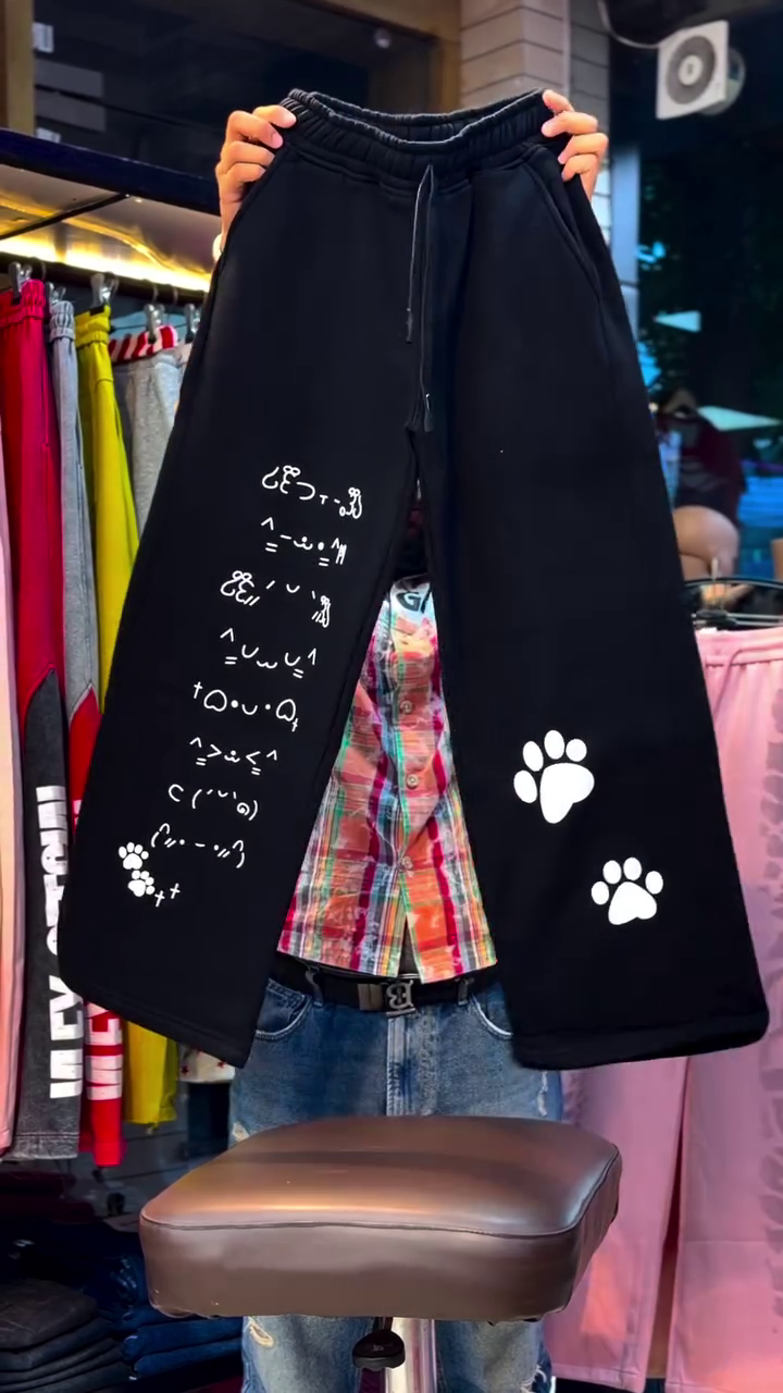 Trendy White Cropped Jacket with Black Wide-Leg Paw Print Pants Co-Ord Set