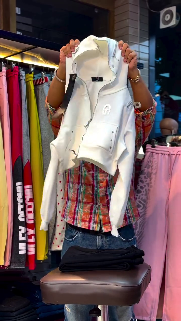 Trendy White Cropped Jacket with Black Wide-Leg Paw Print Pants Co-Ord Set
