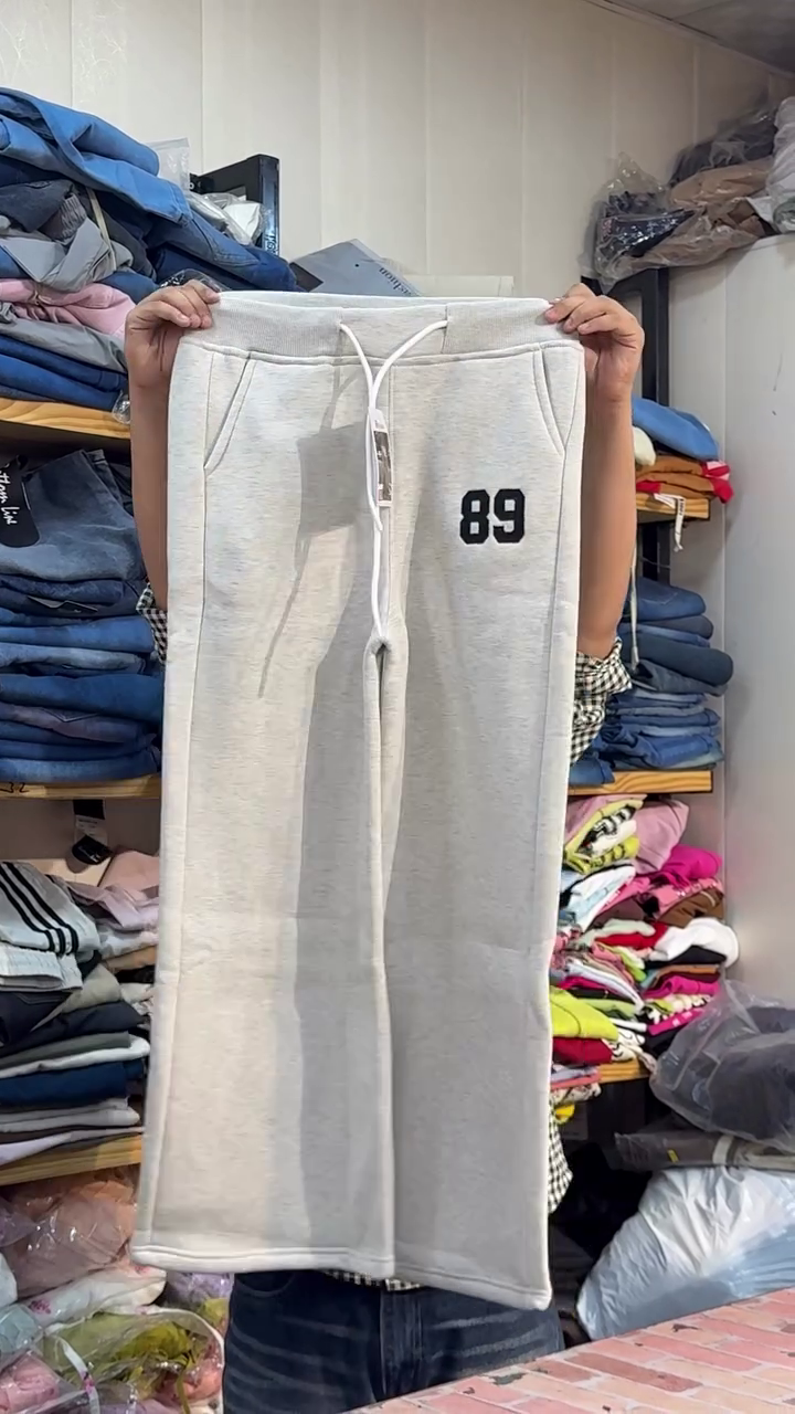 Trendy Black Cropped Top with Relaxed Cream Wide-Leg Pants – Stylish & Modern Casual Outfit