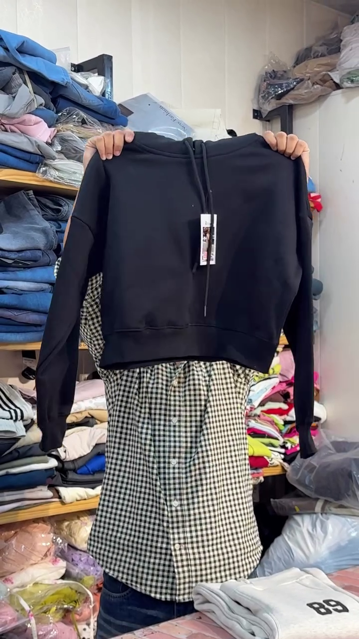 Trendy Black Cropped Top with Relaxed Cream Wide-Leg Pants – Stylish & Modern Casual Outfit