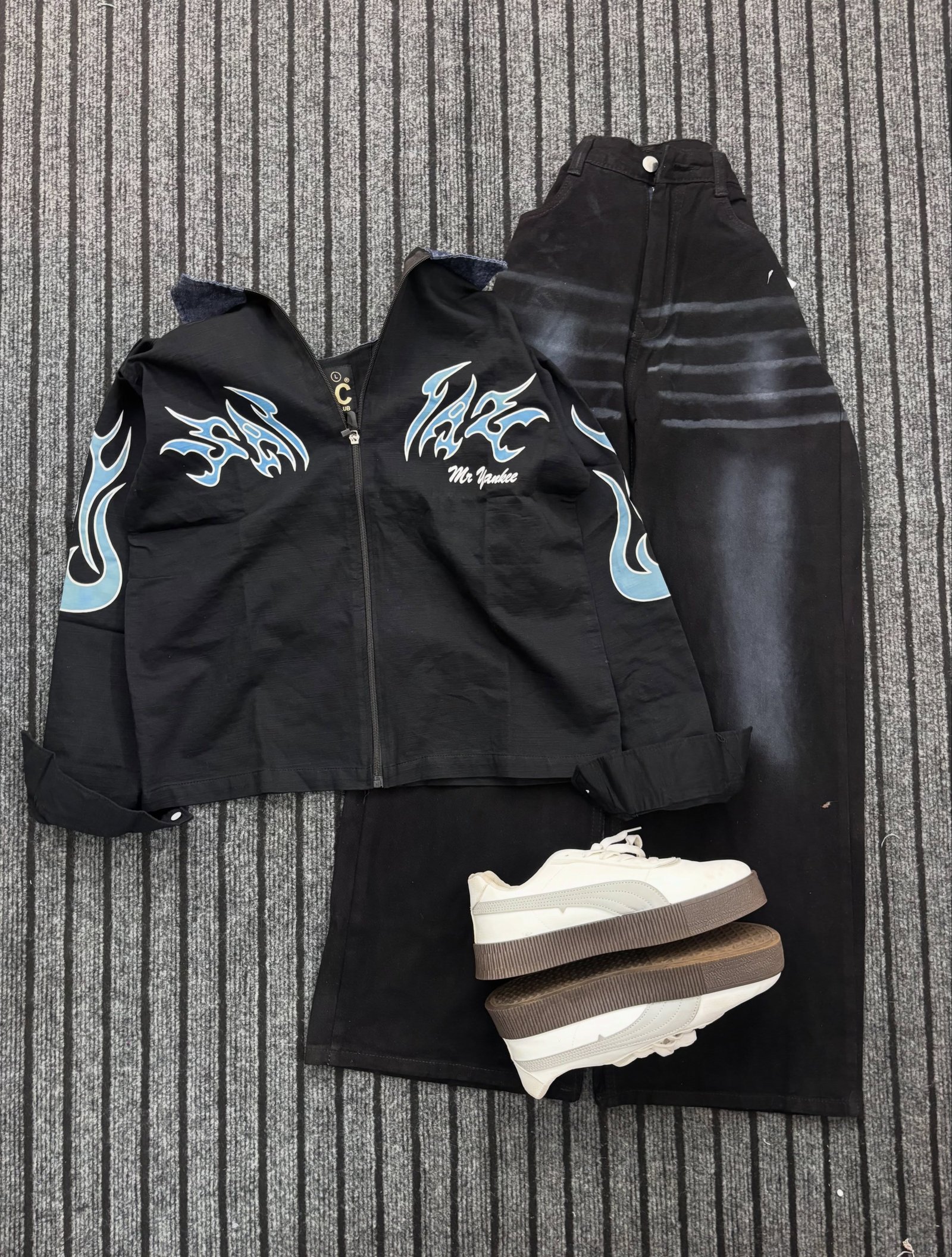 Trendy  Graphic Zip-Up Jacket with Black Wide-Leg Jeans – Stylish Streetwear Outfit