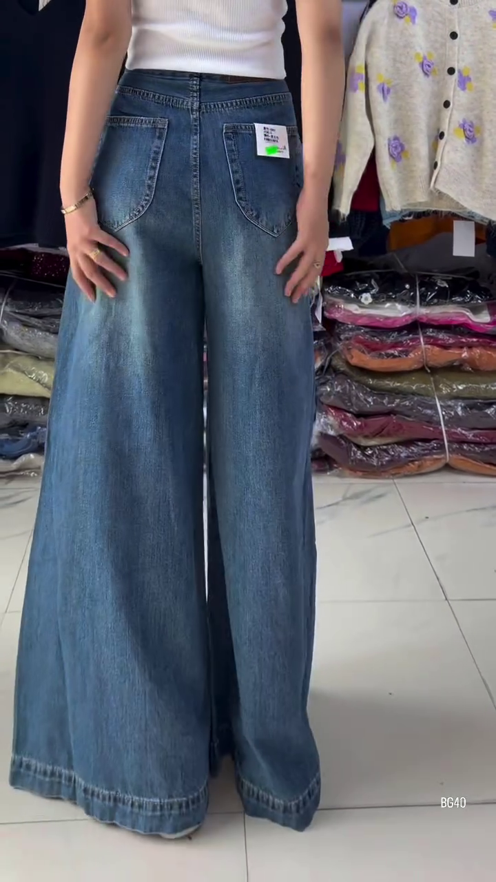 Trendy High-Waisted Blue Wide-Leg Jeans for Women – Stylish Denim Fashion