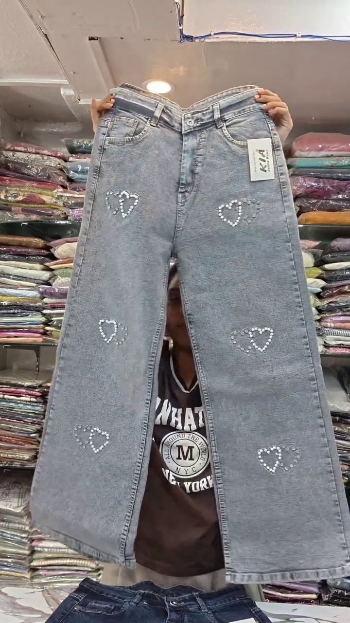 Trendy Girls’ Jeans for a Stylish Everyday Look