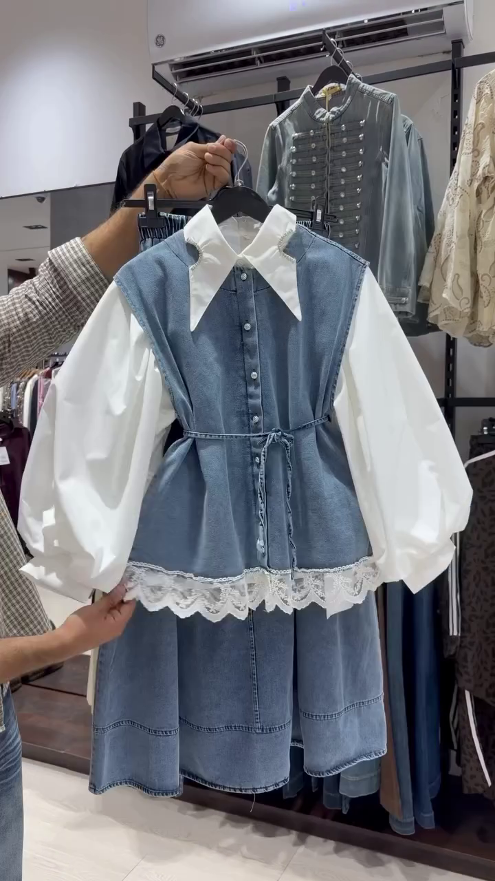 Elegant Blue Denim Dress for Women with White Puff Sleeves, Oversized Collar, Waist Tie Belt, and Delicate Lace Trim – A Perfect Blend of Vintage Charm and Modern Fashion